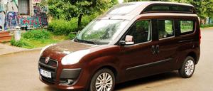 Schräg und irgendwie doch konservativ: Der Fiat Doblò Kombi Maxi XL zieht jedenfalls Blicke auf sich.