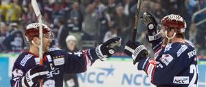 Was für ein verrücktes Spiel! Die Eisbären Berlin setzten sich am Freitagabend mit 5:4 in Iserlohn durch. 