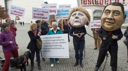 Aneinandergekettet? Am Donnerstag gehen Angela Merkel und Sigmar Gabriel weiter aufeinander zu. 