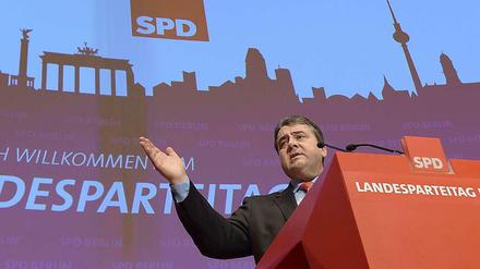 Der SPD-Vorsitzende Sigmar Gabriel sagte, die Genossen dürften keinen "Schiss" vor der großen Koalition haben.