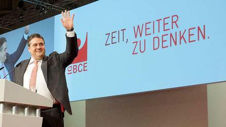 Am Sonntag wird die SPD der Parteispitze (hier Sigmar Gabriel) das "Okay" für Koalitionsverhandlungen geben. Sie kann nicht kneifen.