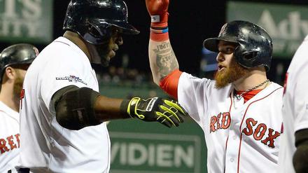 Mein Bart, dein Bart: Die Boston Red Sox mit David Ortiz (l.) und Jonny Gomes sind wieder wer im Baseball.