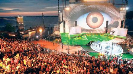 ball fördert Oper. Als das ZDF 2008 sein EM-Studio in Bregenz aufschlug, brachte das den Festspielen neue Kundschaft.