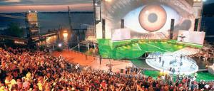 ball fördert Oper. Als das ZDF 2008 sein EM-Studio in Bregenz aufschlug, brachte das den Festspielen neue Kundschaft.