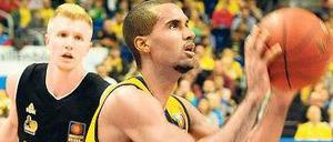 Verteidigen und werfen. Und trainieren, trainieren, trainieren. Akeem Vargas will sich bei Alba langfristig durchsetzen, sein Vertrag läuft über zwei Jahre.