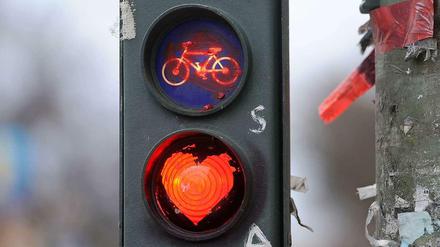 Ein rotes Herz für Radfahrer. Das bedeutet aber noch lange nicht, dass ein echter Kampfradler hier stehen bleibt.