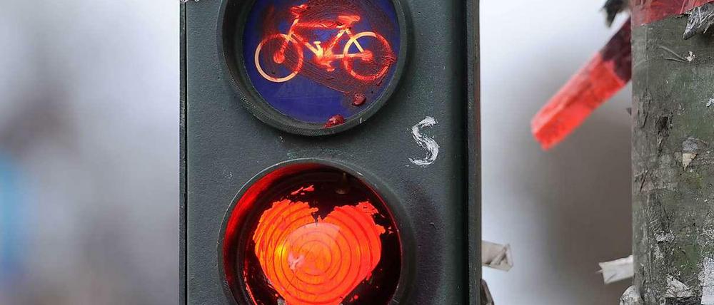 Ein rotes Herz für Radfahrer. Das bedeutet aber noch lange nicht, dass ein echter Kampfradler hier stehen bleibt.