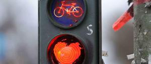 Ein rotes Herz für Radfahrer. Das bedeutet aber noch lange nicht, dass ein echter Kampfradler hier stehen bleibt.