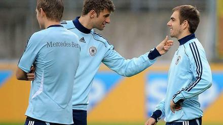 Überall speziell: Thomas Müller (Mitte) kann dank seiner Vielseitigkeit diverse Positionen bekleiden. Gegen Irland könnte er sogar im Sturmzentrum auflaufen.