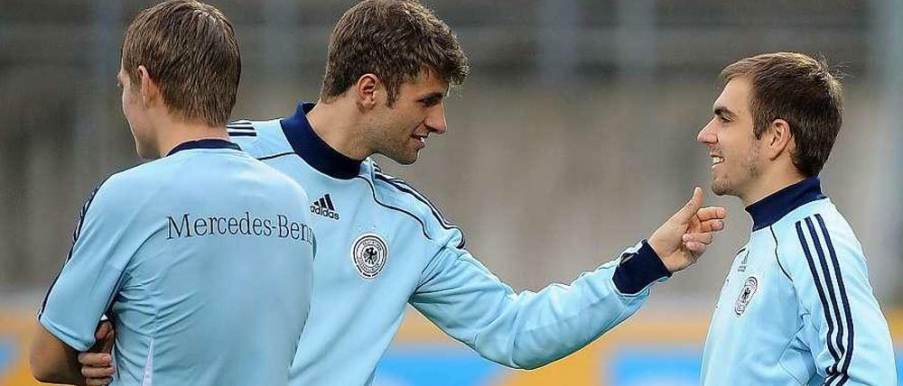 Überall speziell: Thomas Müller (Mitte) kann dank seiner Vielseitigkeit diverse Positionen bekleiden. Gegen Irland könnte er sogar im Sturmzentrum auflaufen.