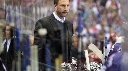Trainer bei der Arbeit. Jeff Tomlinson muss sich derzeit viele Gedanken um seine Eisbären machen.