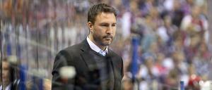 Trainer bei der Arbeit. Jeff Tomlinson muss sich derzeit viele Gedanken um seine Eisbären machen.