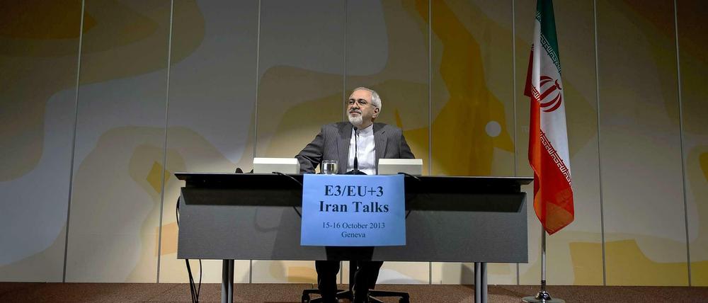 Der iranische Außenminister, Mohammad Javad Zarif, unterrichtet nach dem Ende der Gespräche über das iranische Atomprogramm die Presse.