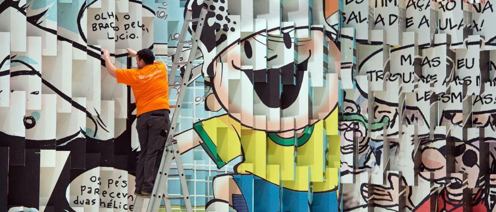 Comic-Gastland: Mit Zeichnungen bedruckte Kartons im Pavillon Brasiliens auf der Buchmesse.