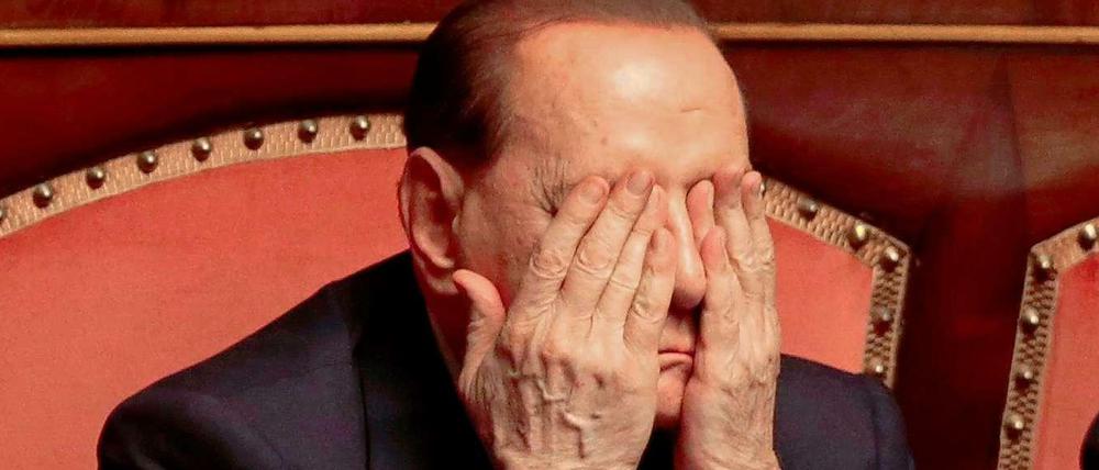 Es wird eng für Silvio Berlusconi - wieder einmal.