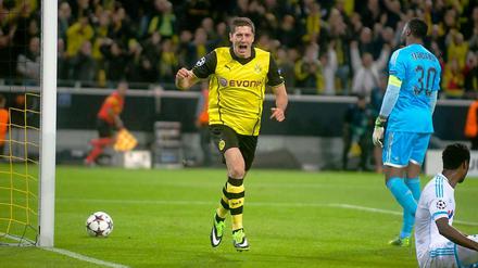 Fußball kann so einfach sein. Robert Lewandowski musste beim 1:0 für Dortmund nur noch den Fuß hinhalten.