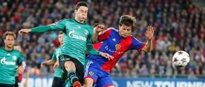 Julian Draxler macht dicke Backen, die Luft lässt er später beim Tor zum 1:0 für Schalke ab.
