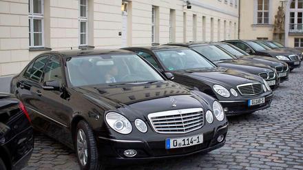 Diplomaten und Botschaftsangehörige missachten in Berlin immer öfter die Regeln im Straßenverkehr. 2012 wurden genau 20 714 Ordnungswidrigkeiten von Fahrzeugen mit Diplomatenkennzeichen registriert.