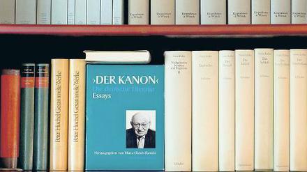 Sein Reich. Kanonische Bände zuhause in der Wohnung des großen Kritikers.