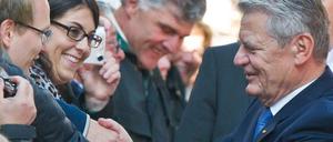 Bundespräsident Joachim Gauck schüttelte in Stuttgart viele Hände.