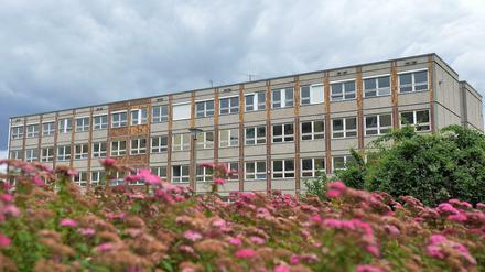 Es ist wahrscheinlich Deutschlands bekannteste Asylbewerberunterkunft - das Flüchtlingsheim in Berlin-Hellersdorf.