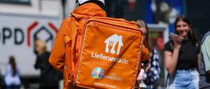 Ein Fahrer des Bringdienstes Lieferando. In ganz Deutschland beschäftigt das Unternehmen über 10.000 Menschen.