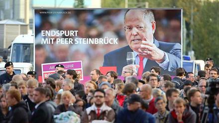 Endspurt: Das Plakat zum Wahlkampf von Peer Steinbrück am Berliner Alexanderplatz.