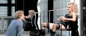 Bring mir die Birkenrute! Anika Mauer als Schauspielerin Wanda und Michael von Au als Regisseur Thomas. Foto: drama-berlin
