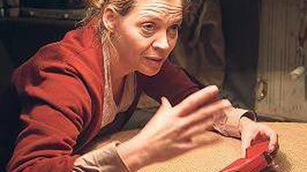 Wundersames aus dem Wunderwagen. Die Schauspielerin Ivonne Johna erzählt die Geschichte des roten Zigarettenetuis.
