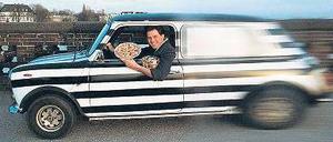 Angerollt. 1988 fuhr Gründer Carsten Gerlach in Hamburg seine Ware selbst aus. Heute machen das andere auf Elektrorollern.