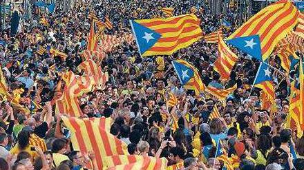 Gelber Lindwurm. Mehr als eine Million Katalanen demonstrierten. Foto: Reuters