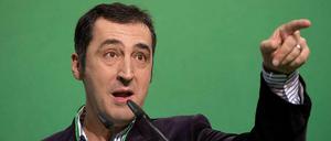 Der Parteivorsitzende Cem Özdemir betonte auf dem Parteitag, dass die Grünen wieder eigenständiger werden müssen. Er sagte: „Das ist keine Metapher für Schwarz-Grün, es kann auch Rot-Rot-Grün heißen“.