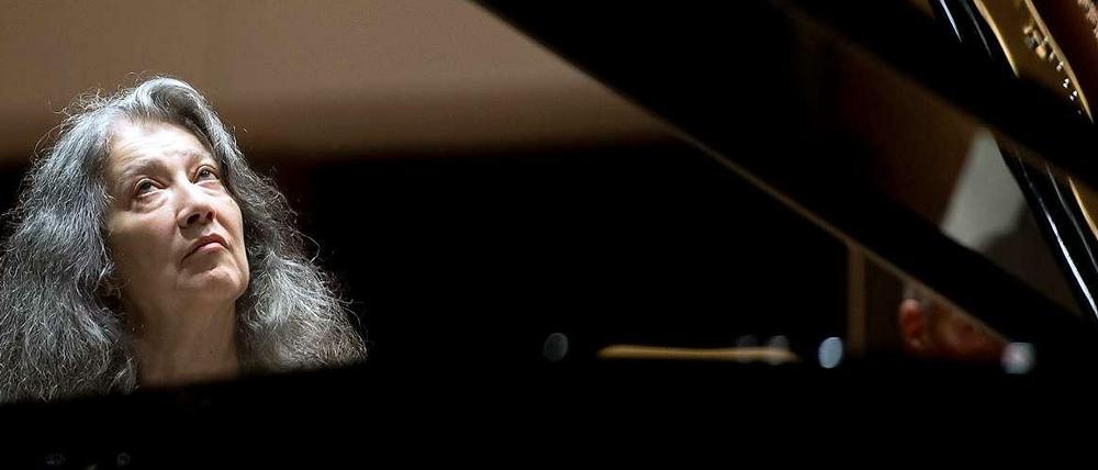 Meisterin der Levitation. Die argentinische Pianistin Martha Argerich, 72, befreit die Töne von ihrer Schwerkraft. 