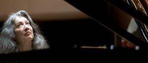 Meisterin der Levitation. Die argentinische Pianistin Martha Argerich, 72, befreit die Töne von ihrer Schwerkraft. 