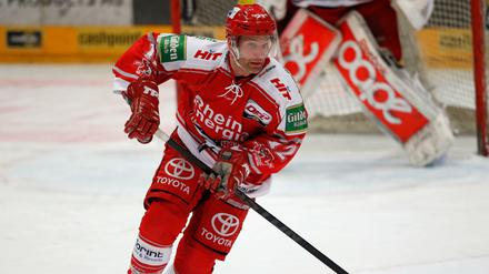 Immer noch am Puck. Mirko Lüdemann führt das Spielgerät.
