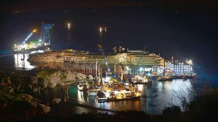 Wieder aufrecht: Die Concordia in den frühen Morgenstunden