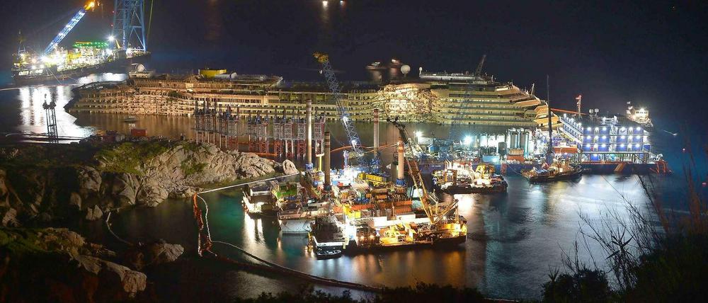 Wieder aufrecht: Die Concordia in den frühen Morgenstunden