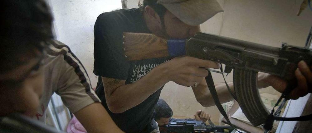 Auch syrische Rebellen haben laut einem UN-Bericht Kriegsverbrechen begangen.