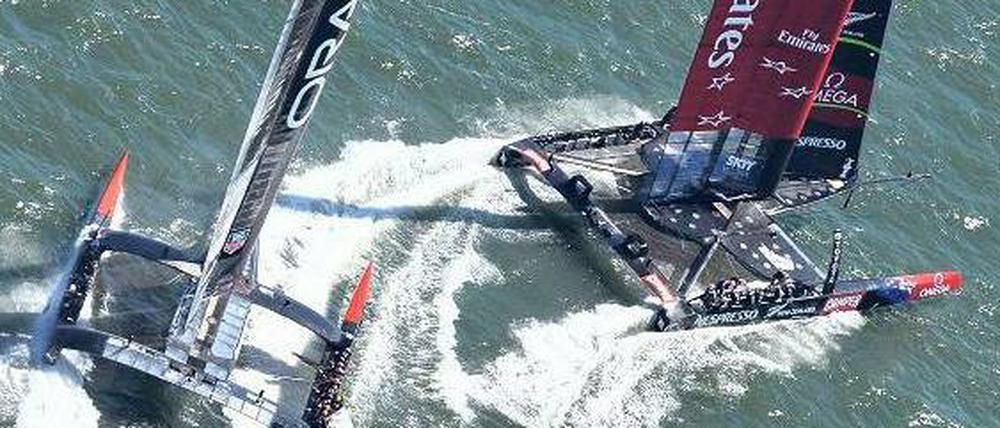 Das Drehmoment. Das US-Team fährt den Neuseeländern meist hinterher, weil es ihm schwerer fällt, durch den Wind zu drehen.