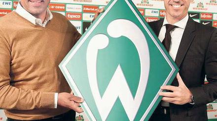 Träger der grünen Hoffnung. Trainer Robin Dutt (links) und Geschäftsführer Thomas Eichin haben in Bremen schon viel bewegt, auch bei Pressekonferenzen.