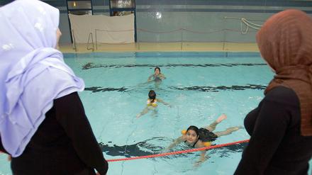 Müssen Mädchen und Jungen unbedingt gemeinsam Schwimmen lernen? 