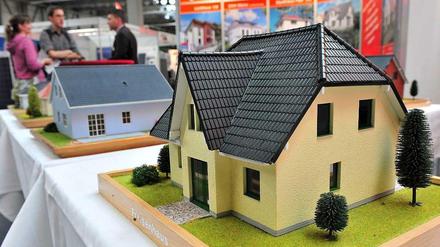Der Traum vom Haus. Die extrem niedrigen Zinsen befeuern den Immobilienmarkt in Deutschland. Vor allem in Großstädten wird Wohneigentum immer teurer. 