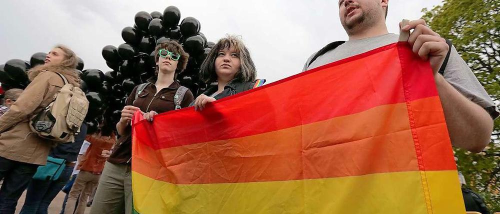 So könnte es heute in Berlin auch aussehen: Eine Demo gegen Homophobie in St. Petersburg.