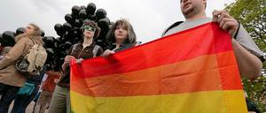 So könnte es heute in Berlin auch aussehen: Eine Demo gegen Homophobie in St. Petersburg.