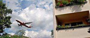 Hallo Nachbarn. 300 000 Menschen leiden unter dem Fluglärm in TXL, diese Anwohner ganz besonders.