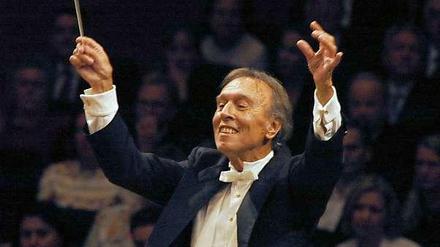 Seit zehn Jahren dirigiert Claudio Abbado das von ihm gegründete Lucerne Festival Orchestra. 