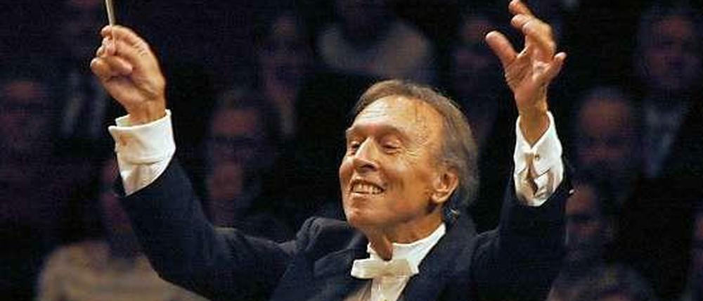 Seit zehn Jahren dirigiert Claudio Abbado das von ihm gegründete Lucerne Festival Orchestra.