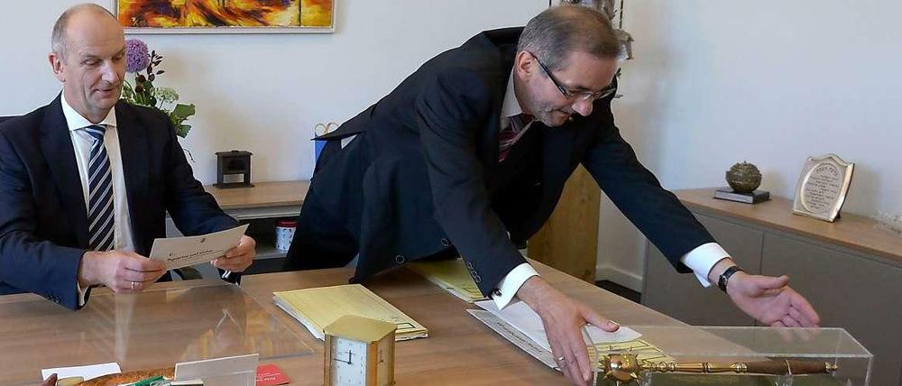 Die Übergabe des Morgensterns markierte auch die Amtsübergabe von Matthias Platzeck (rechts) zu Dietmar Woidke.