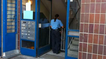 Vom Kellereingang des Wohnhauses in der Prinzenallee 1A versuchten die Einbrecher in den Tresor der Bankfiliale zu gelangen.