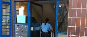 Vom Kellereingang des Wohnhauses in der Prinzenallee 1A versuchten die Einbrecher in den Tresor der Bankfiliale zu gelangen.